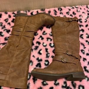 New tall boots, 9W